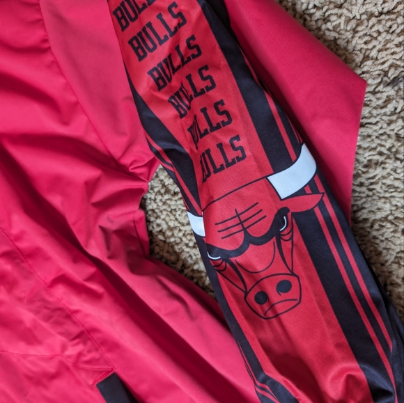 NWT Officially Licensed Chicago Bulls Throwback Team Jacket - Picture 8 of 9